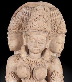 Antica scultura indiana raffigurante Tridevi